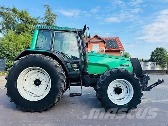 Valtra 8150 الجرارات