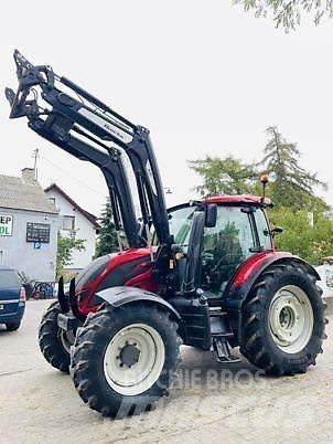 Valtra N104 الجرارات