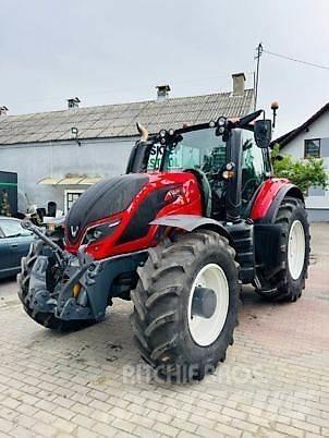 Valtra T154 الجرارات