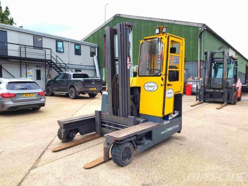 Combilift C3000 GAS شاحنة المناولة رباعية الاتجاهات