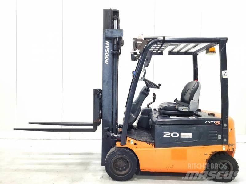 Doosan B20X-5 شاحنات ذات رافعات شوكية تعمل بالكهرباء