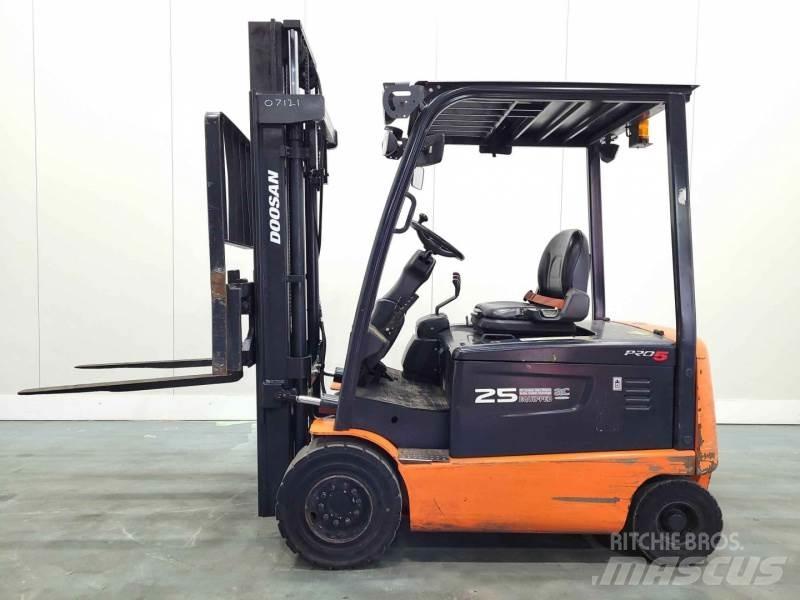 Doosan B25X-5 شاحنات ذات رافعات شوكية تعمل بالكهرباء