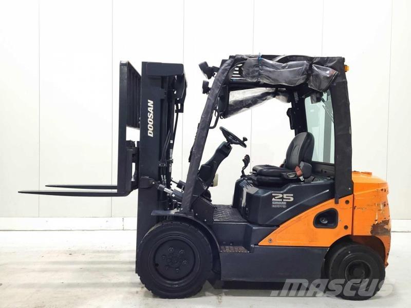 Doosan D25S-7 شاحنات الديزل