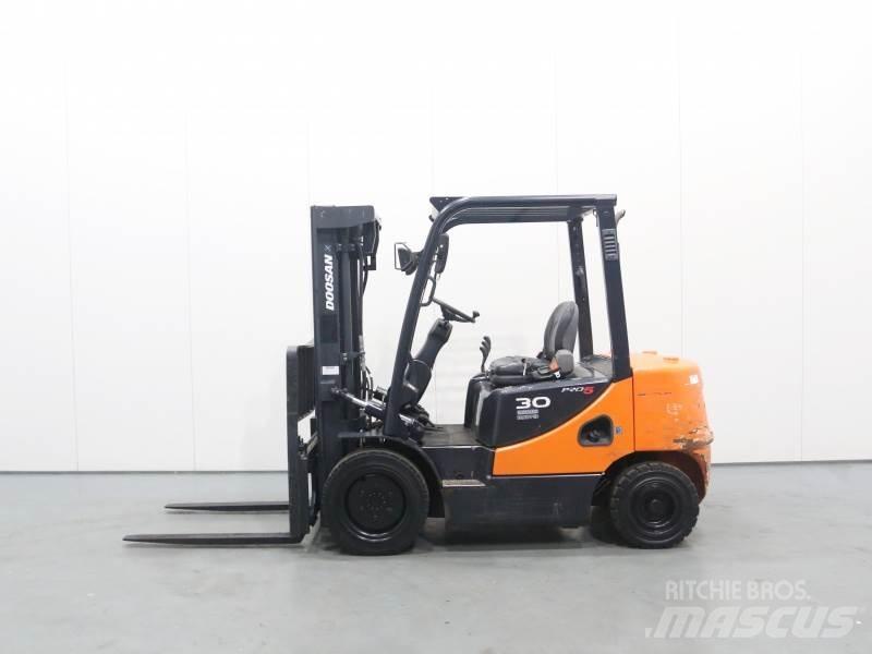 Doosan D30S-5 شاحنات الديزل