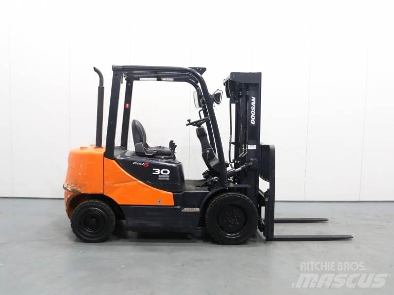 Doosan D30S-5 شاحنات الديزل