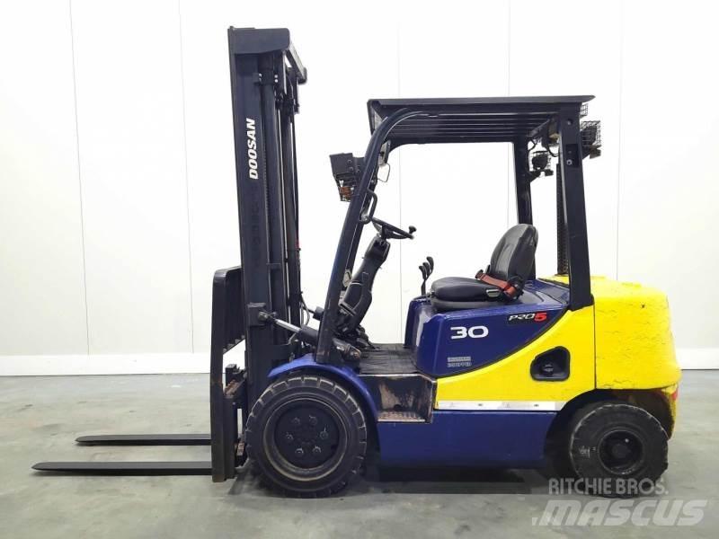 Doosan D30S-5 شاحنات الديزل