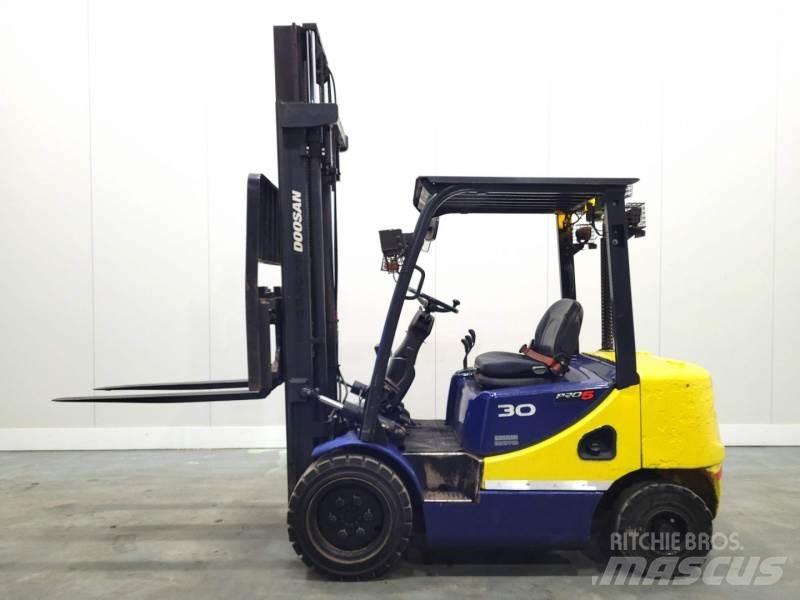 Doosan D30S-5 شاحنات الديزل