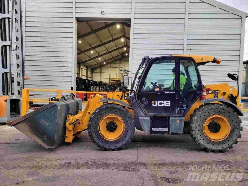 JCB 541-70WM مناولات متداخلة