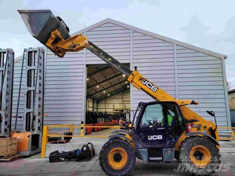 JCB 541-70WM مناولات متداخلة