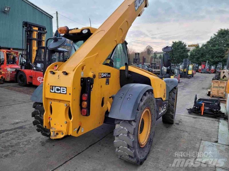 JCB 541-70WM مناولات متداخلة