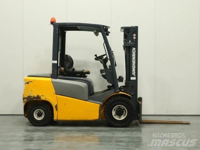 Jungheinrich DFG 425 شاحنات الديزل