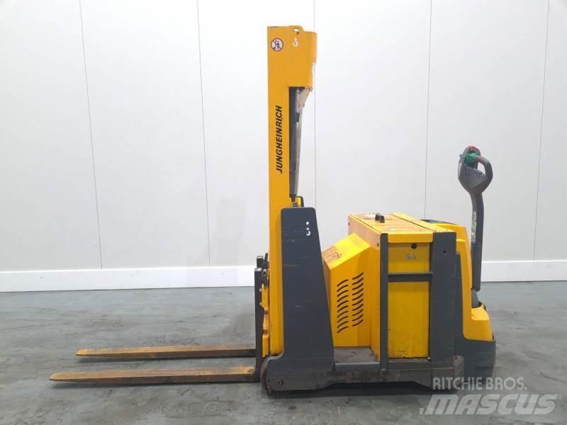 Jungheinrich EJG 108 شاحنات مناولة ذاتية الدفع