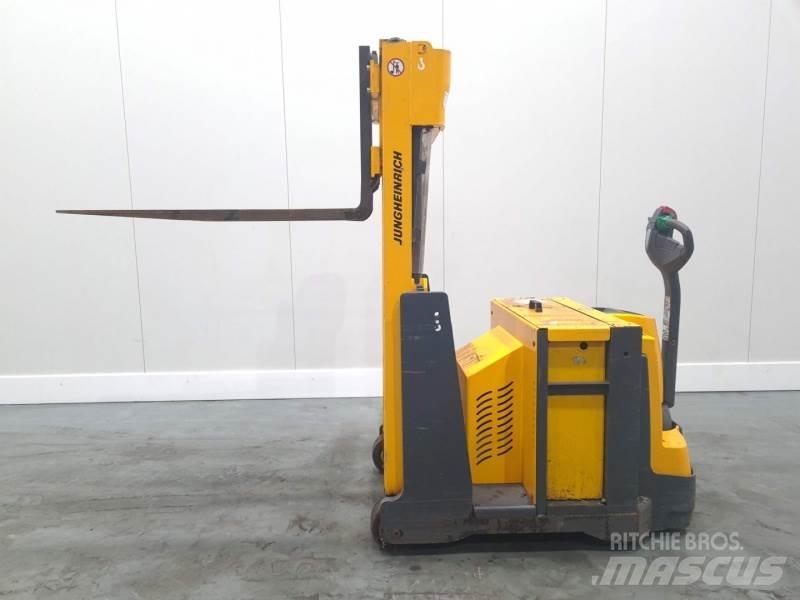 Jungheinrich EJG 108 شاحنات مناولة ذاتية الدفع