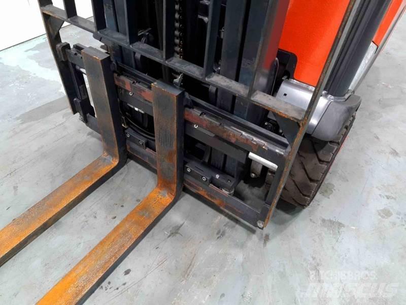 Linde E20PH-02 386 شاحنات ذات رافعات شوكية تعمل بالكهرباء