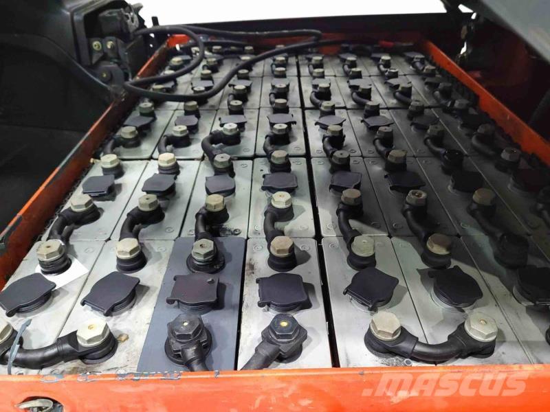 Linde E30-01 شاحنات ذات رافعات شوكية تعمل بالكهرباء