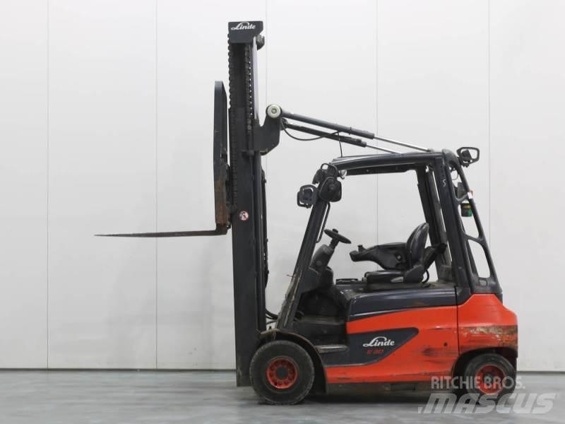 Linde E30-01 387 شاحنات ذات رافعات شوكية تعمل بالكهرباء