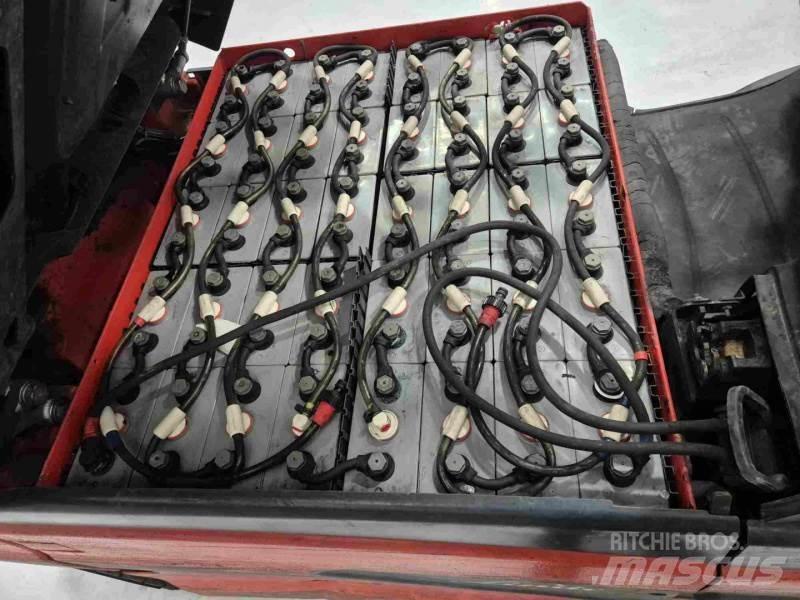 Linde E30L-01 شاحنات ذات رافعات شوكية تعمل بالكهرباء