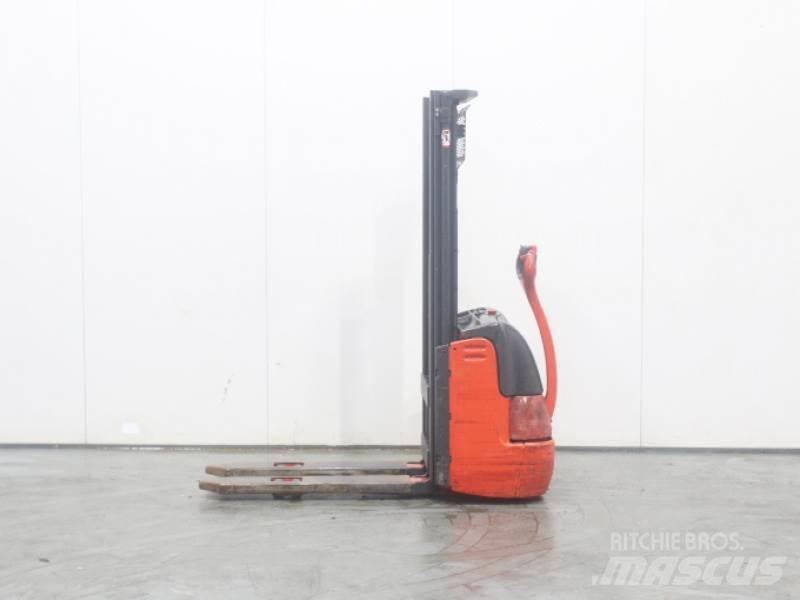 Linde L10 379 شاحنات مناولة ذات منصة نقالة يدوية