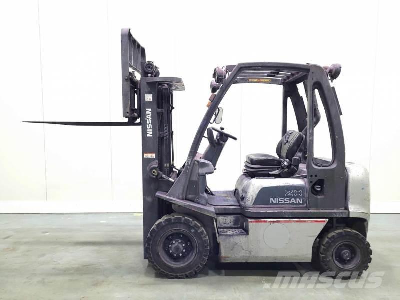 Nissan FD02A20 شاحنات الديزل