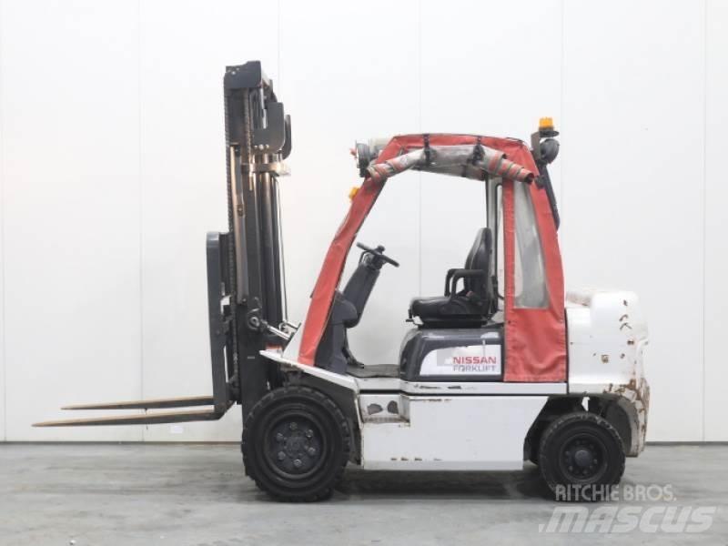 Nissan YG1D2A32Q شاحنات الديزل