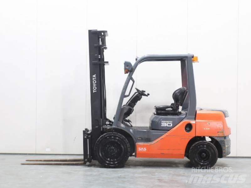 Toyota 02-8FDF30 شاحنات الديزل