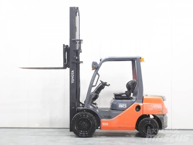 Toyota 02-8FDF30 شاحنات الديزل