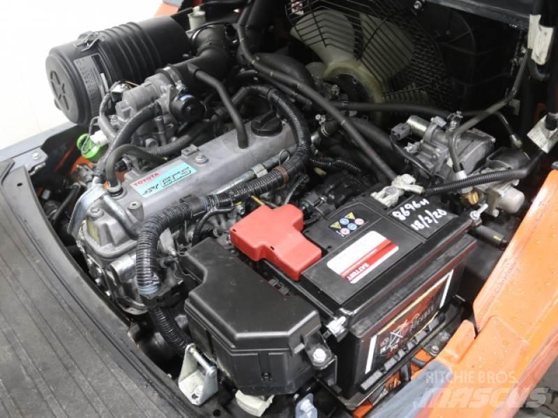 Toyota 02-8FGF30 شاحنات LPG