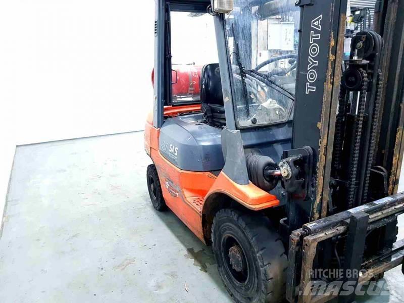 Toyota 42-7FGF25 شاحنات LPG