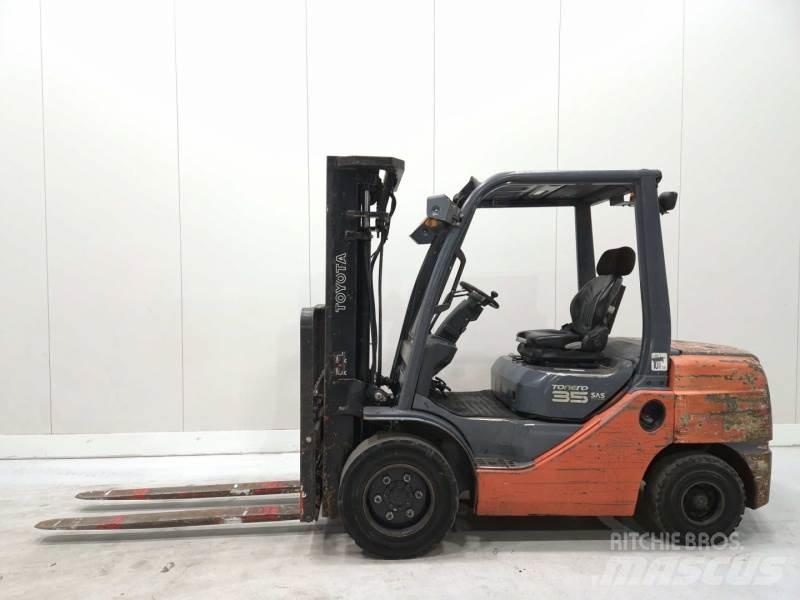 Toyota 52-8FDJF35 شاحنات الديزل