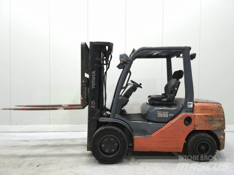 Toyota 52-8FDJF35 شاحنات الديزل