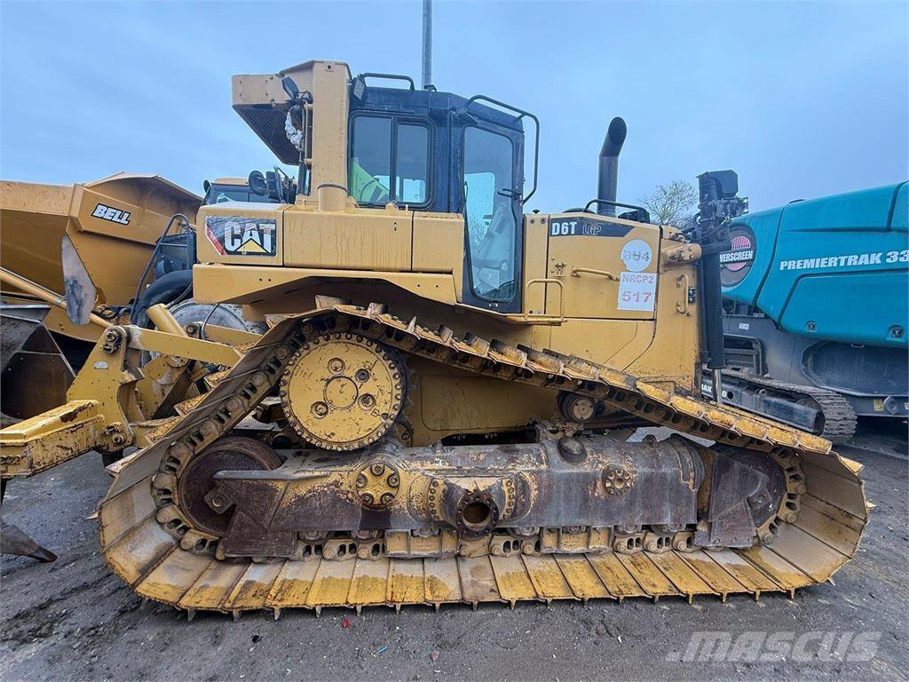 CAT D6T LGP بلدوزرات مجنزرة