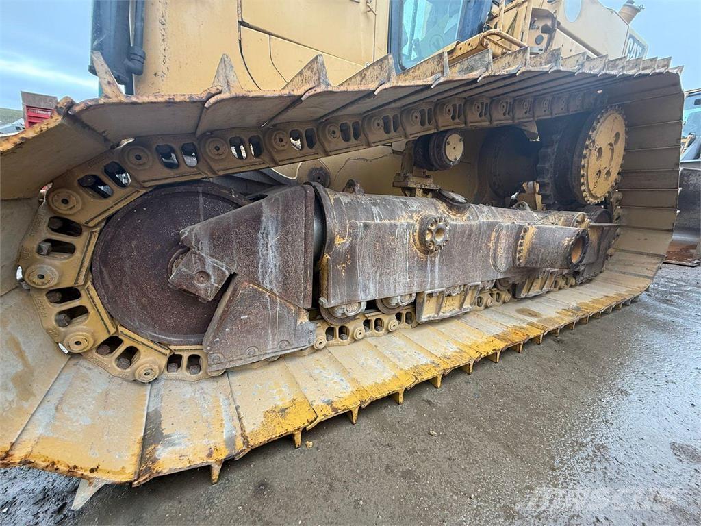 CAT D6T LGP بلدوزرات مجنزرة