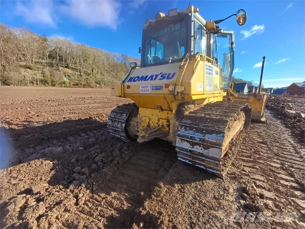 Komatsu D65PX-17 بلدوزرات مجنزرة