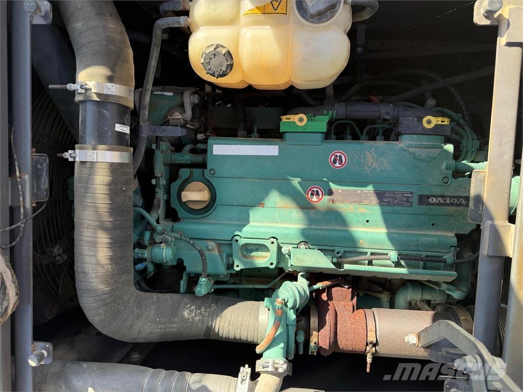 Volvo EC220EL حفارات زحافة