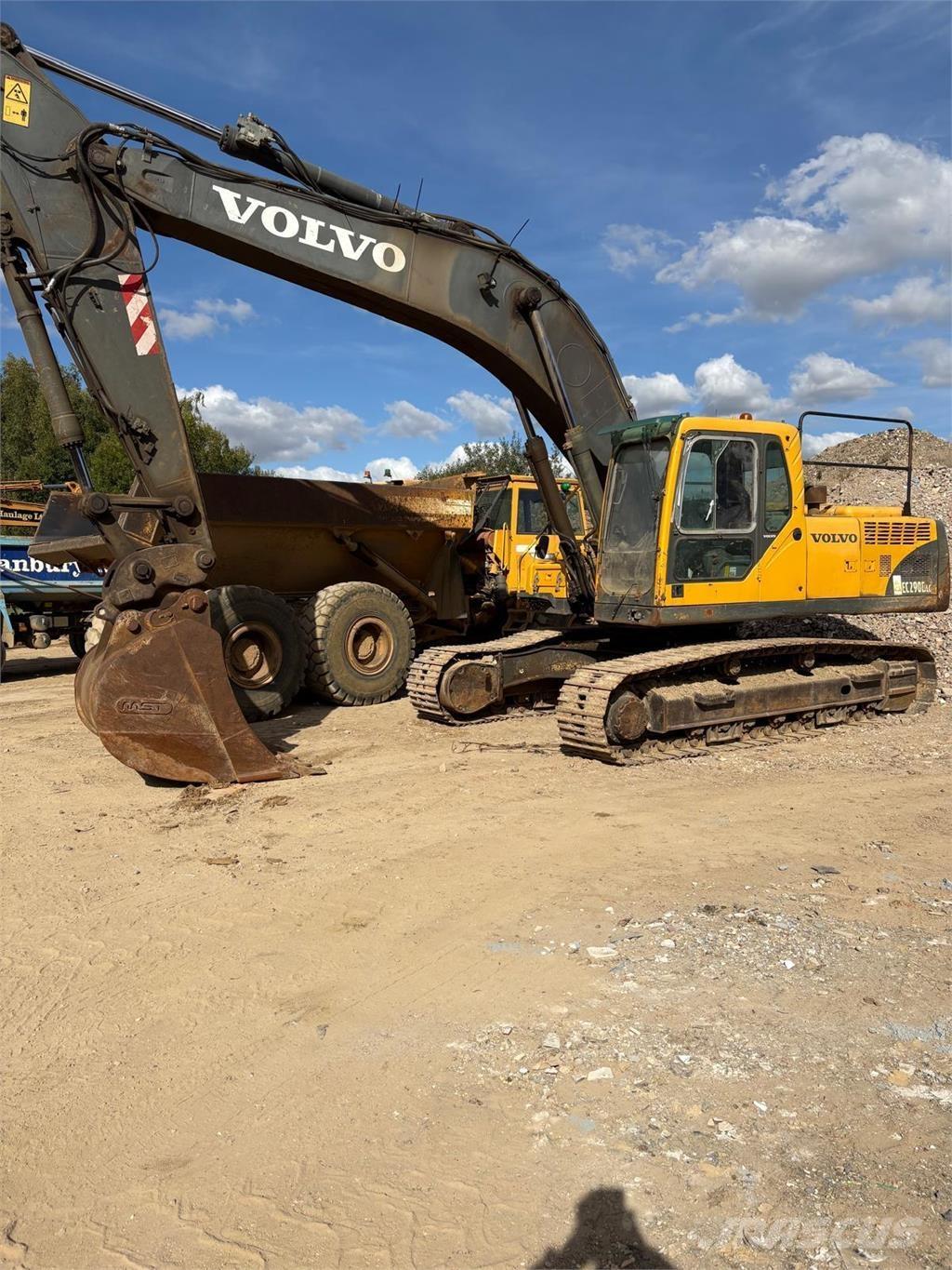 Volvo EC290BLC حفارات زحافة