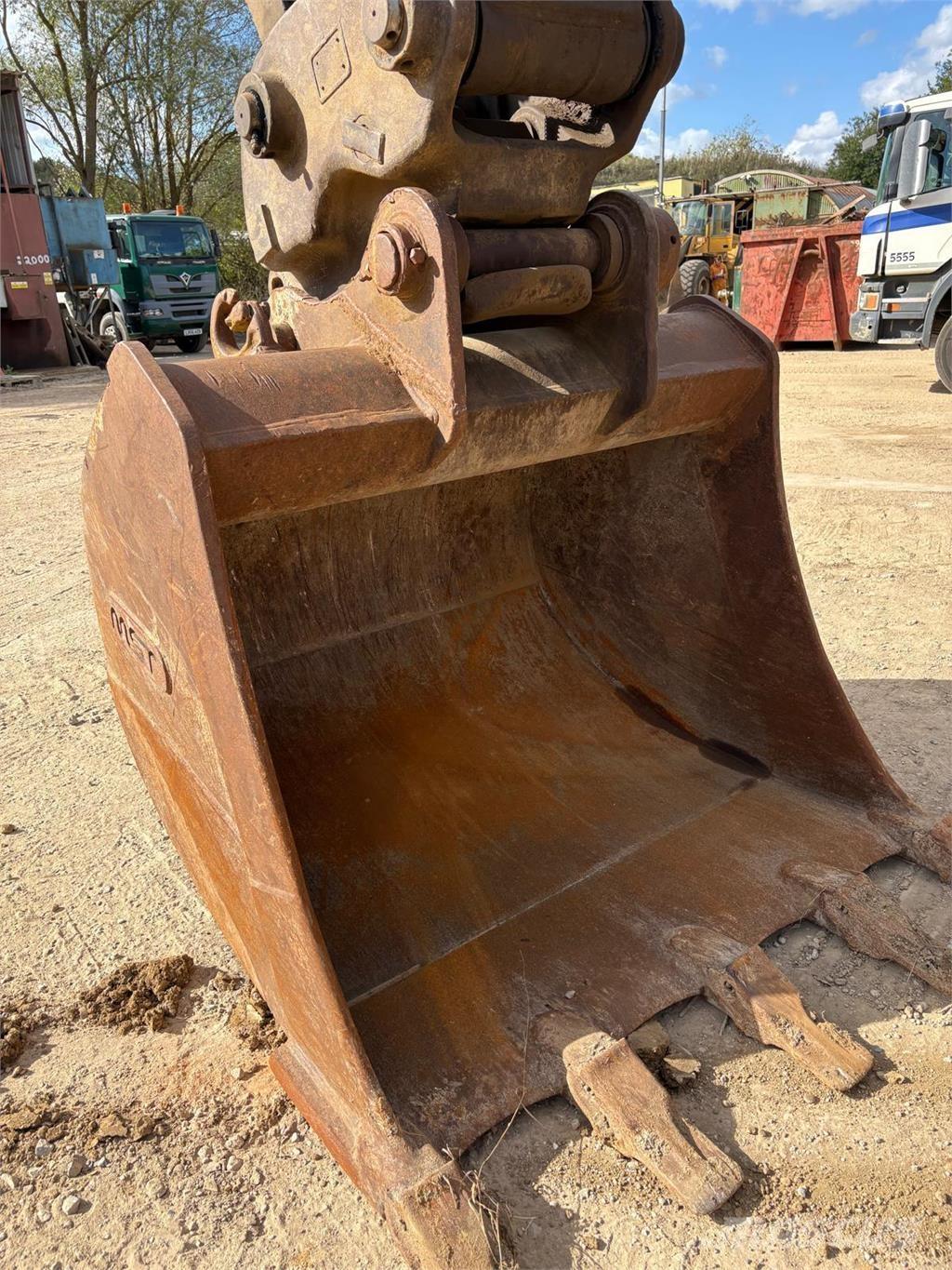 Volvo EC290BLC حفارات زحافة