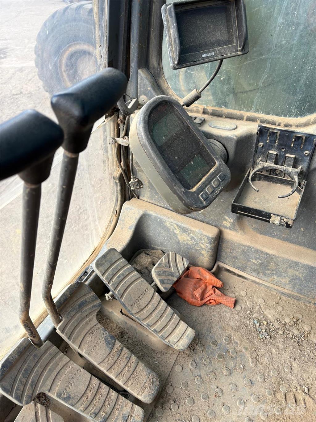 Volvo EC290BLC حفارات زحافة
