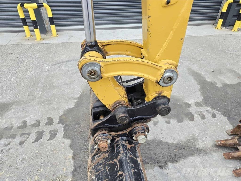 CAT 302.7 حفارات صغيرة أقل من 7 طن (حفارات صغيرة)