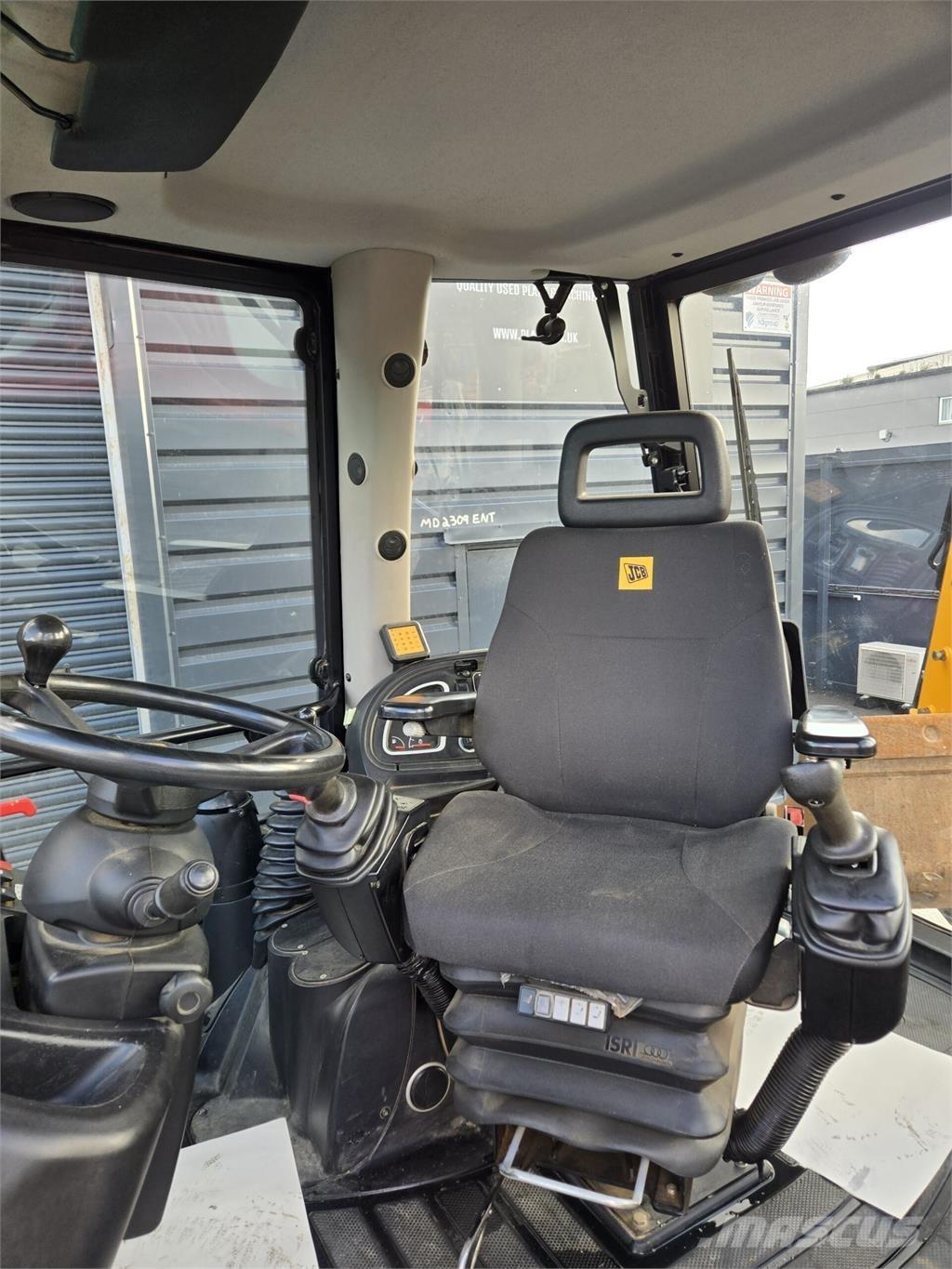 JCB 3CX لوادر ذات جرافات عكسية