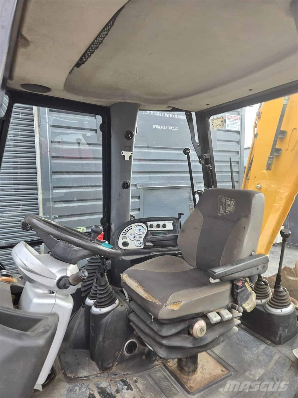 JCB 3CX لوادر ذات جرافات عكسية