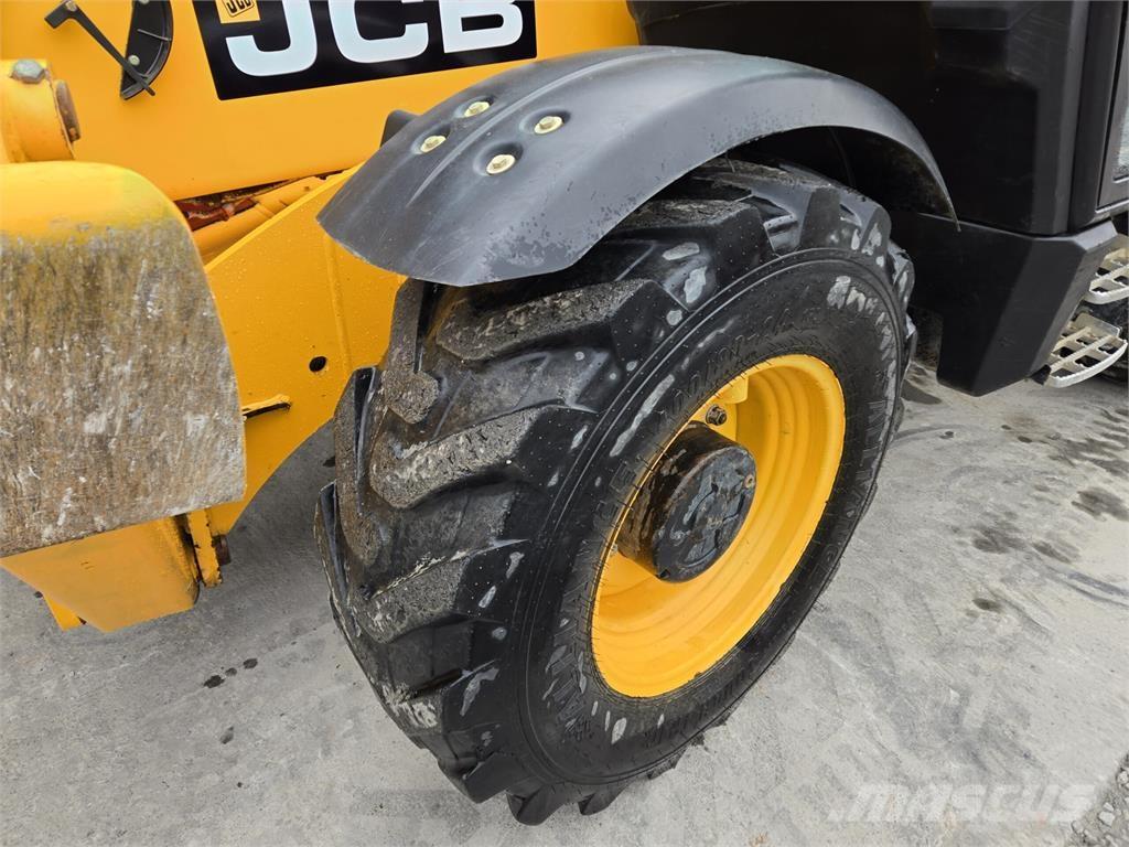 JCB 535-140 مناولات متداخلة