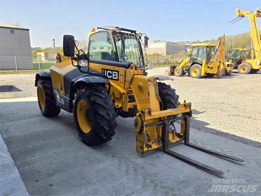 JCB 535-95 مناولات متداخلة