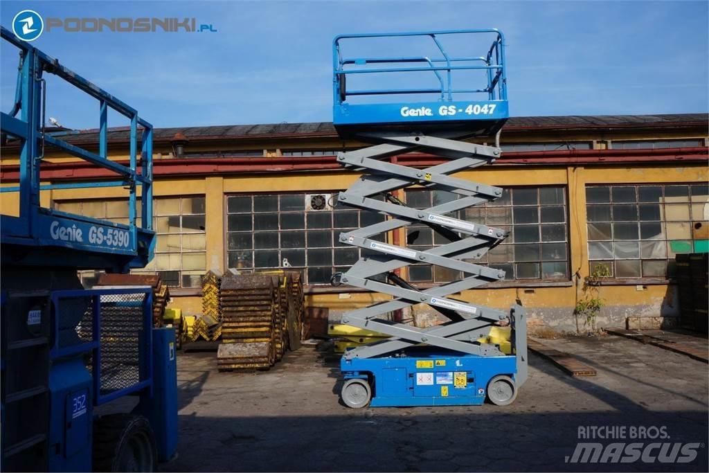 Genie 4047 رافعات مقصية الشكل