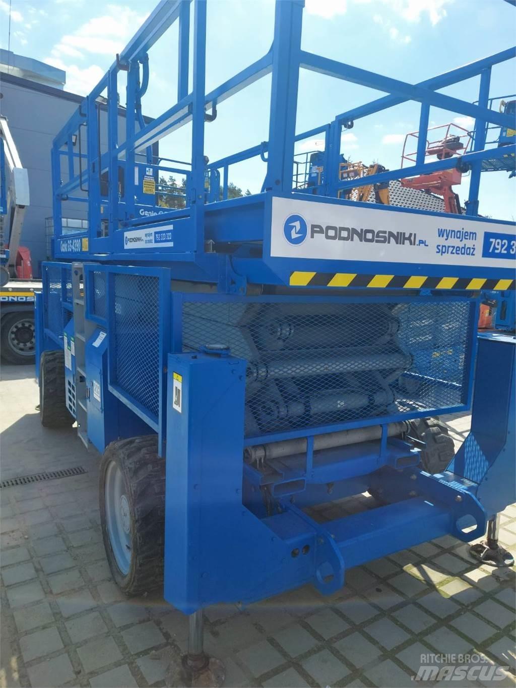Genie GS-4390 RT رافعات مقصية الشكل