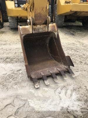 CAT 320 حفارات زحافة