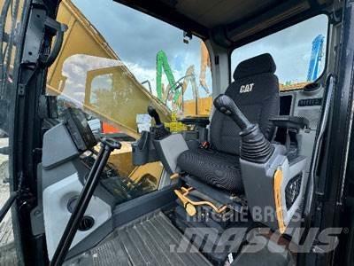 CAT 320 حفارات زحافة