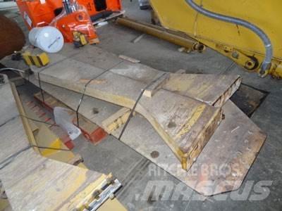 CAT 740 Tailgate مكونات أخرى