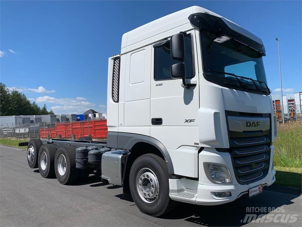 DAF XF 430 8x4*4 شاحنات بمقصورة وهيكل