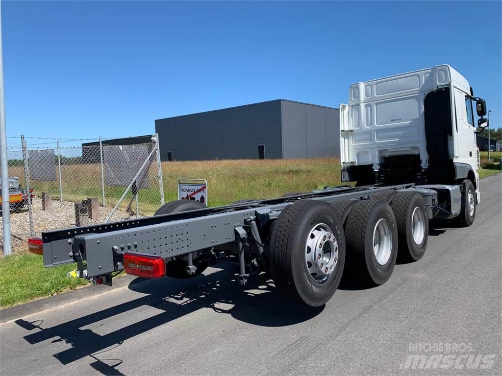 DAF XF 430 8x4*4 شاحنات بمقصورة وهيكل