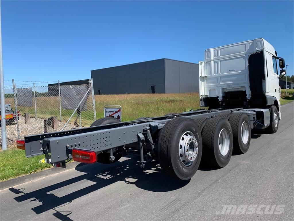 DAF XF 430 8x4*4 شاحنات بمقصورة وهيكل
